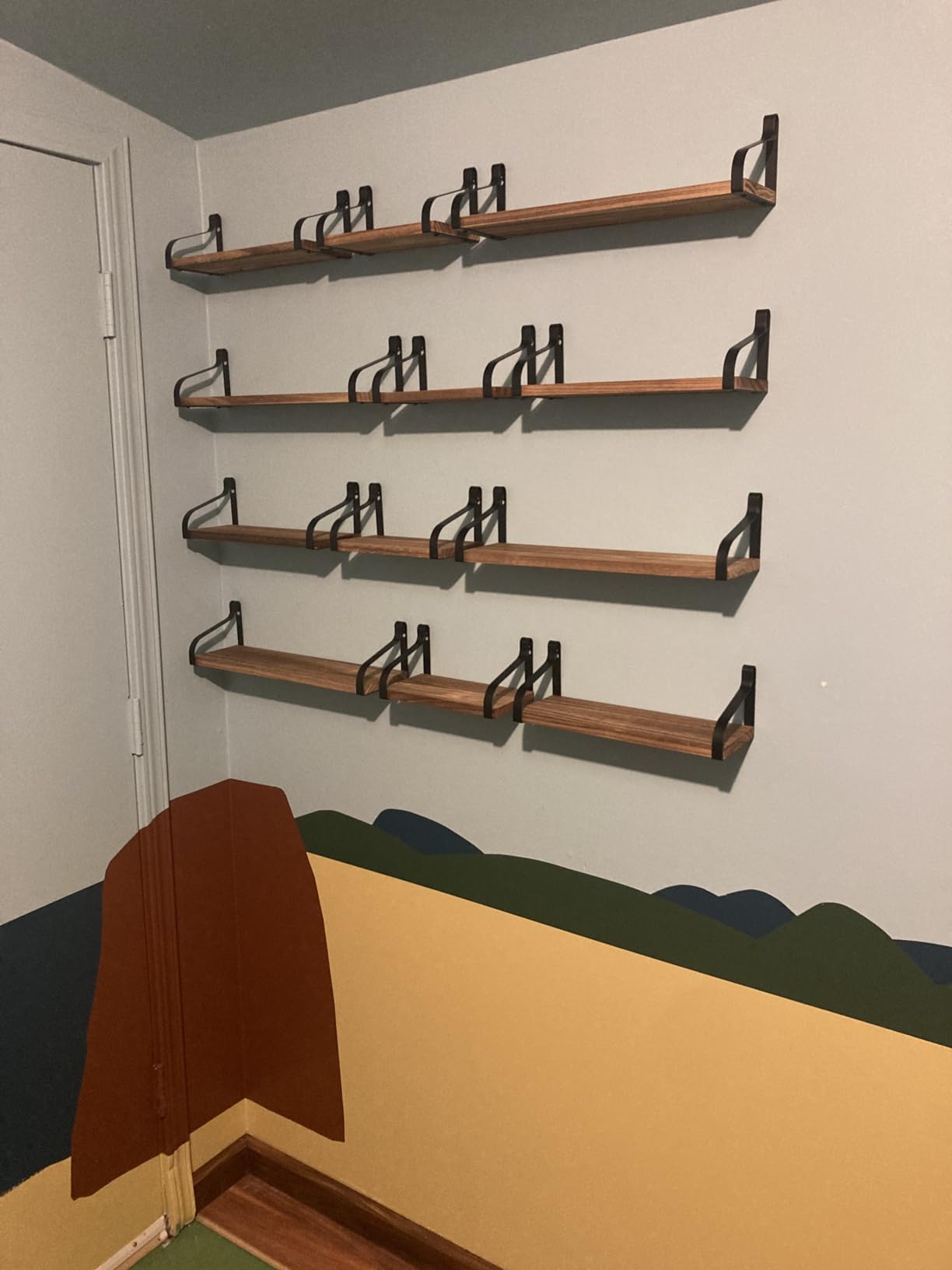 Love-KANKEI Floating Shelves Wall Mounted Set of 3, Rustic Wood Wall Storage Shelves for Bedroom, Living Room, Bathroom, Kitchen, Office and More Carbonized Black customer photo 1