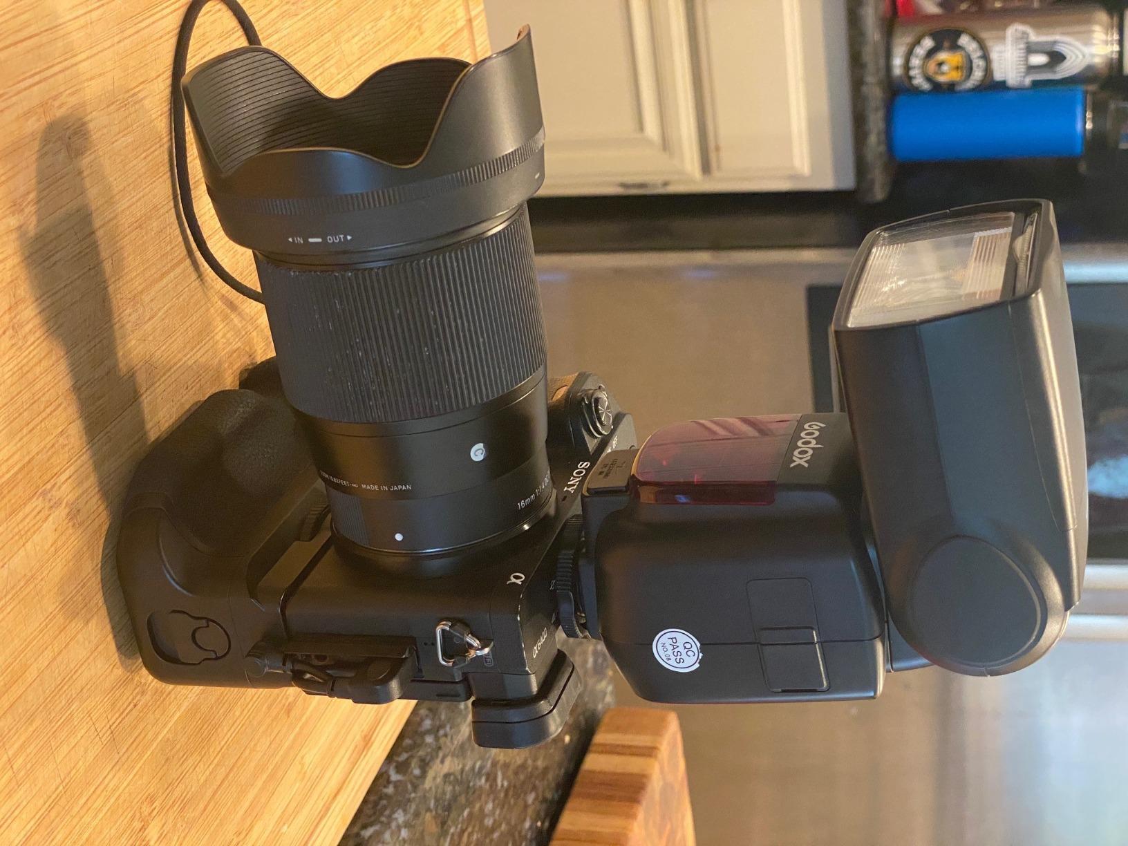 Meike MK-A6300 Vertical Shooting Grip Power Pack Holder for Sony A6300 A6000 Camera customer photo 1