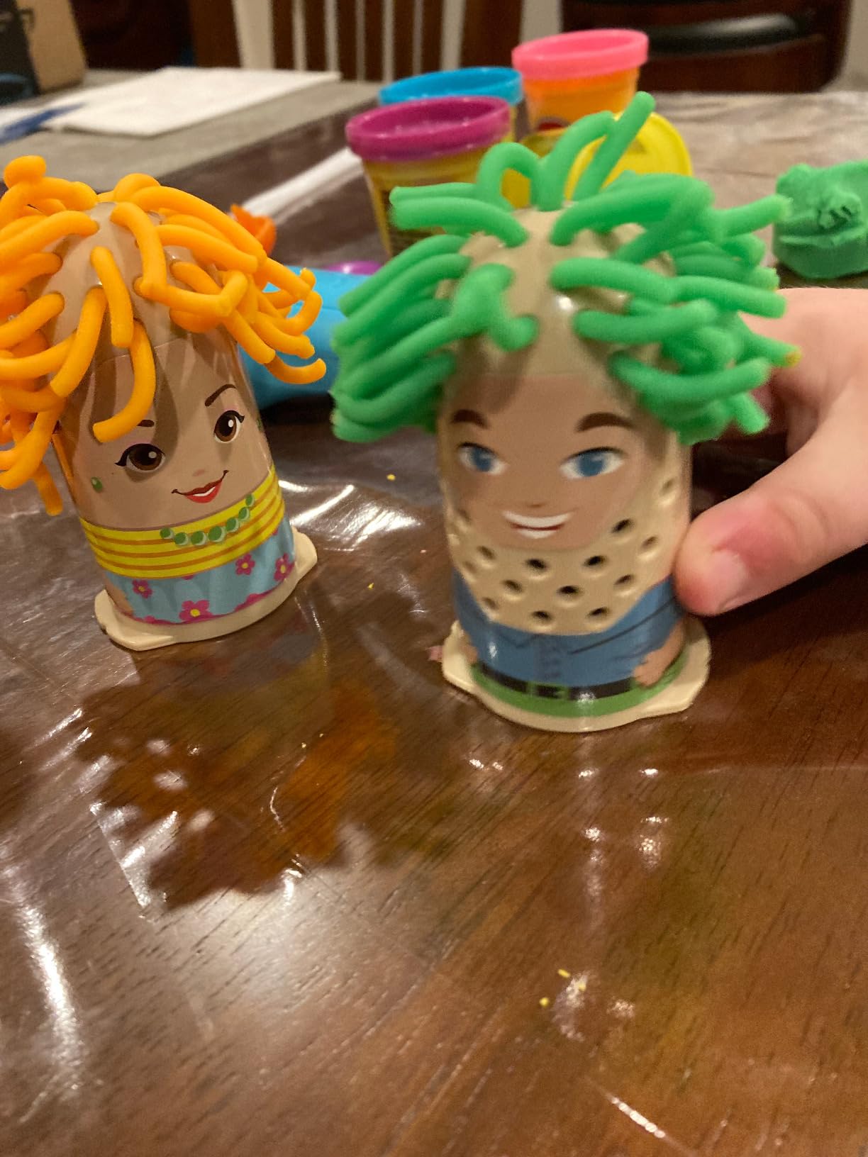 Play-Doh Buzz 'n Cut Fuzzy Pumper Barber Shop Set, Electric Buzzer, 5 Colors of 2-Ounce Cans, Preschool Toys, Girls & Boys, Ages 3+ (Amazon Exclusive) customer photo 2
