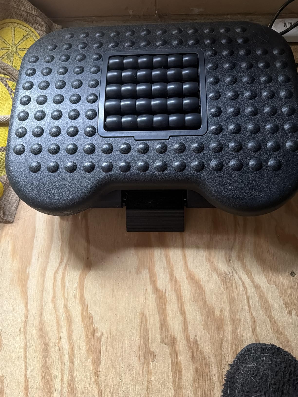 Mount-It! Ergonomic Under Desk Footrest with Massage Rollers, Adjustable Height & 30 Degree Tilt Foot Rest Under Desk (4.25-6.75 in), Office Foot Stool with Non Slip Surface customer photo 1