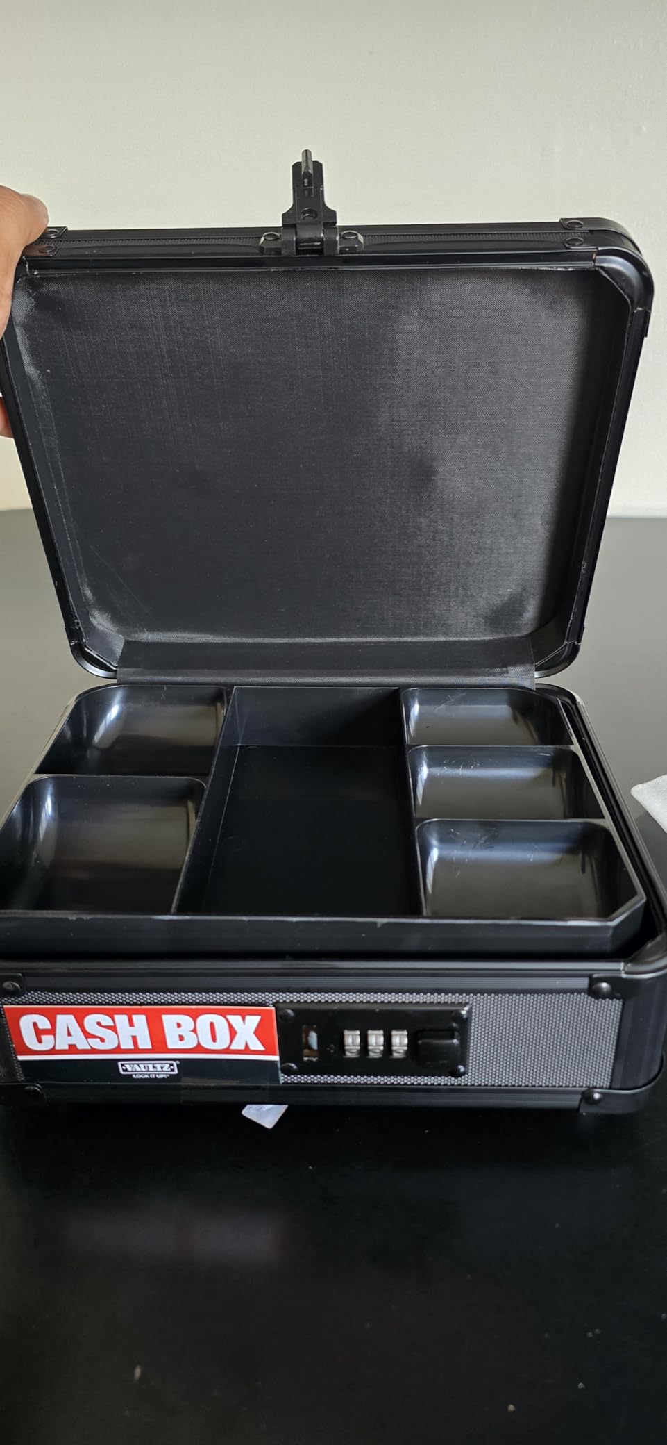 Vaultz Locking Cash Box with Bill and Coin Tray, Combination Lock, 8.5 x 4 x 10 Inches, Tactical Black (VZ00308) customer photo 1