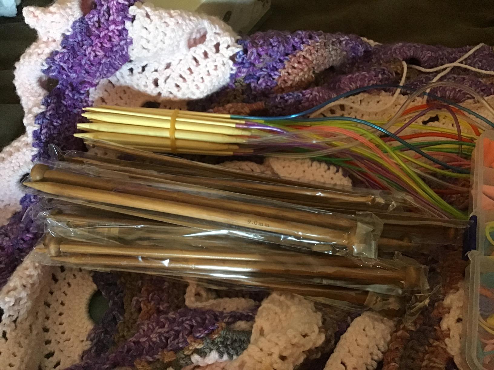 Exquiss Bamboo Knitting Needles Set, 18 Pairs Circular(31.5'') Wooden Knitting Needles with Colored Plastic Tube, 36PCS Single Pointed Bamboo Knitting Needle(9.5''), Include Knitting Tools for Weaving customer photo 2