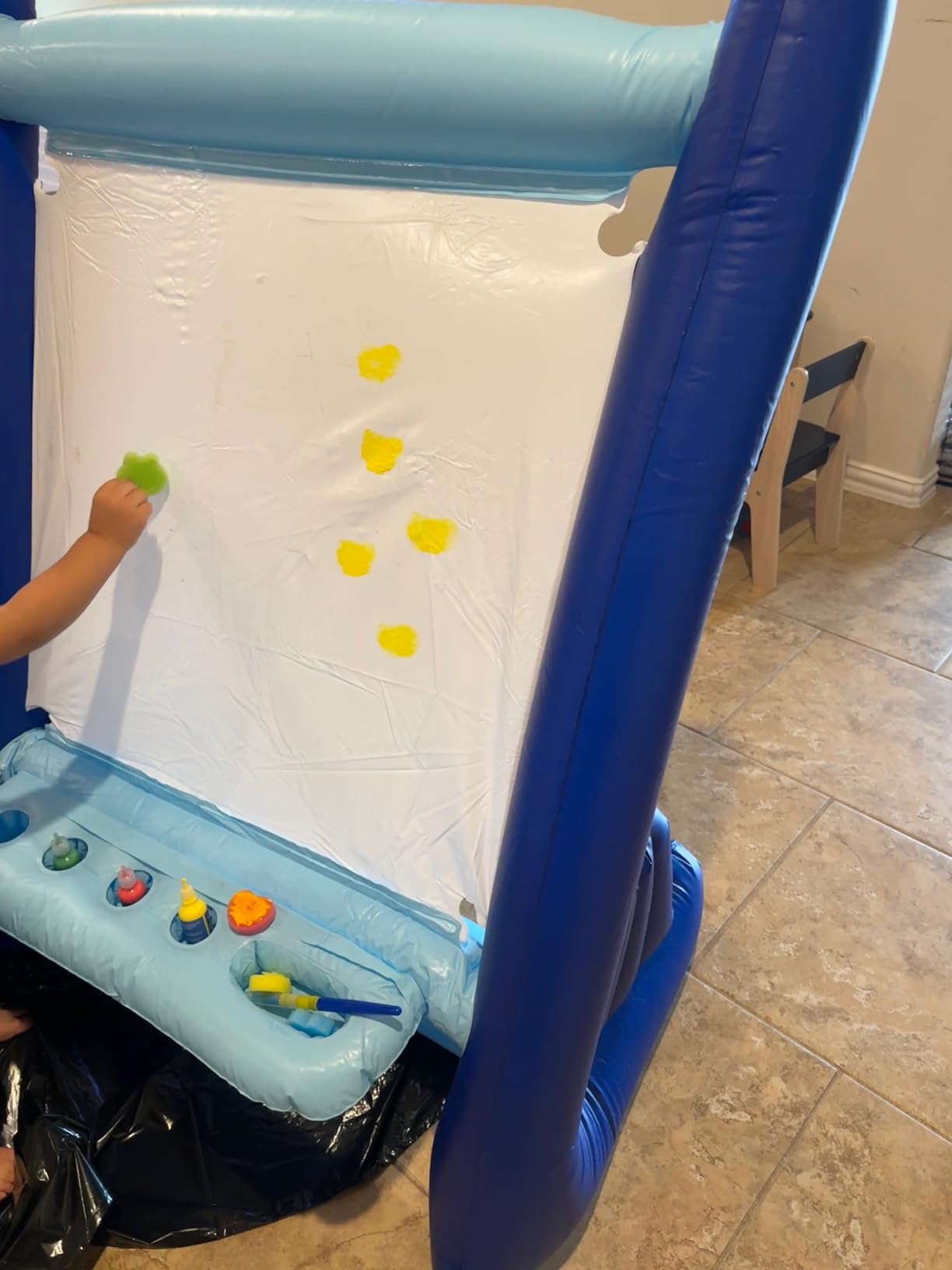 Hearthsong Inflatable Kids Art Easel, Outdoor & Indoor Paint Station, Creative Coloring, Drawing and Painting Art Easel for Kids and Toddlers, Ideal for Arts & Crafts Fun customer photo 2