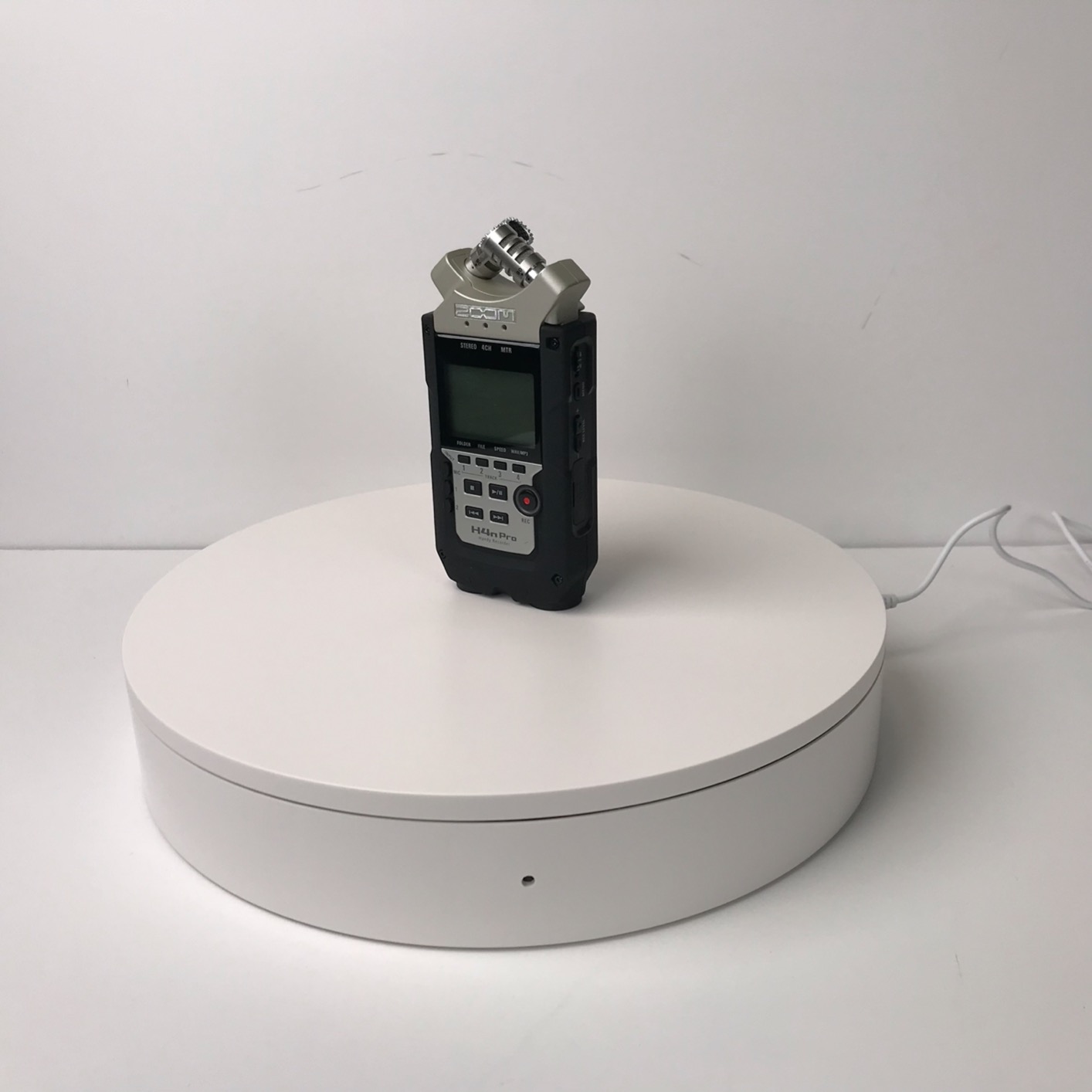 12.6In/32cm Rotating Platform, 350lbs Capacity Motorized Electric Turntable, Heavy Duty Motorized Rotating base, Large Motorized Rotating Display Stand,Photography Turntable with Remote customer photo 2