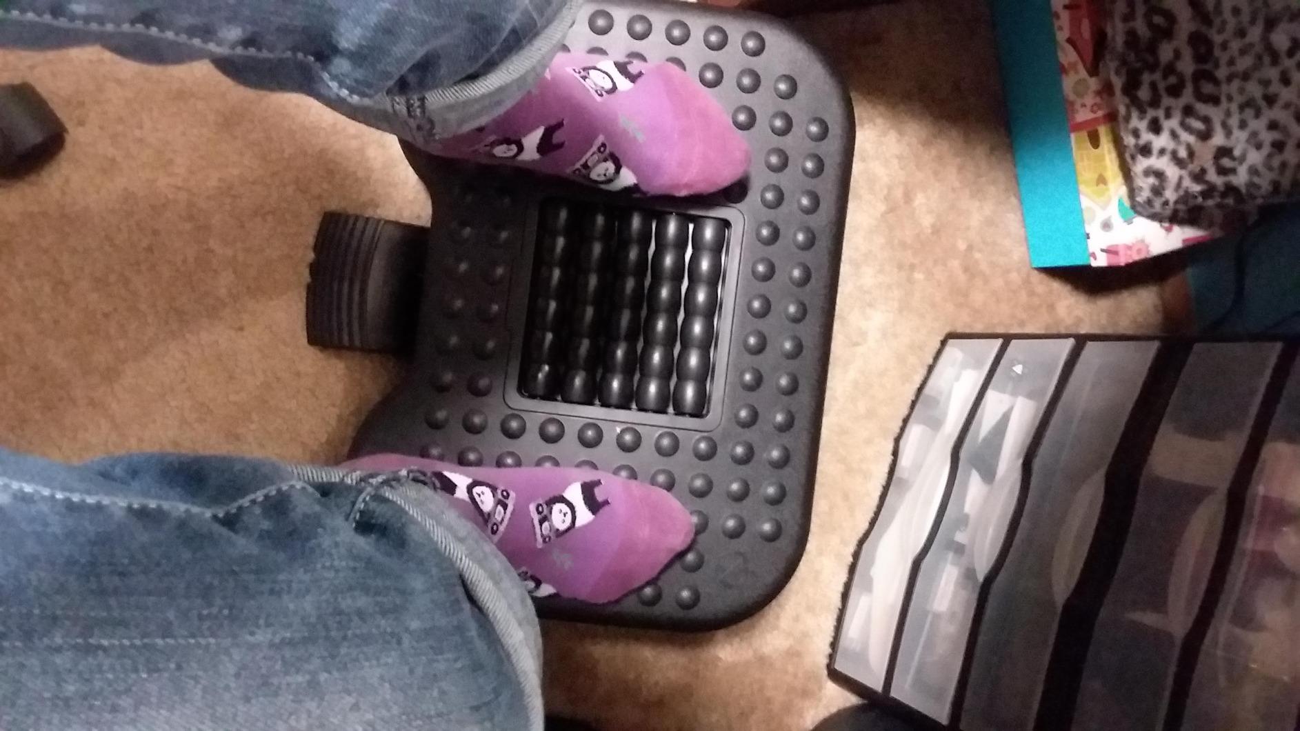 HUANUO Foot Rest for Under Desk at Work, Adjustable Footrest with Massage Texture and Roller, Ergonomic Foot Stool with 3 Height Position, 30 Degree Tilt Angle Adjustment for Home, Office customer photo 1