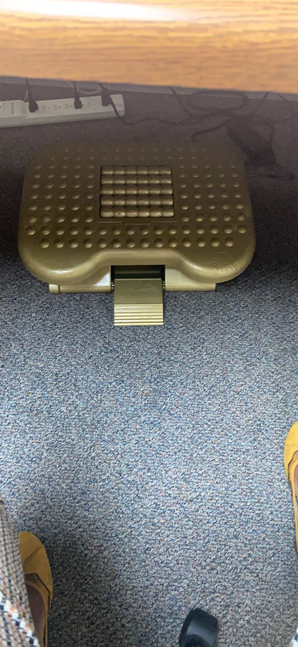 HUANUO Foot Rest for Under Desk at Work, Adjustable Footrest with Massage Texture and Roller, Ergonomic Foot Stool with 3 Height Position, 30 Degree Tilt Angle Adjustment for Home, Office customer photo 2