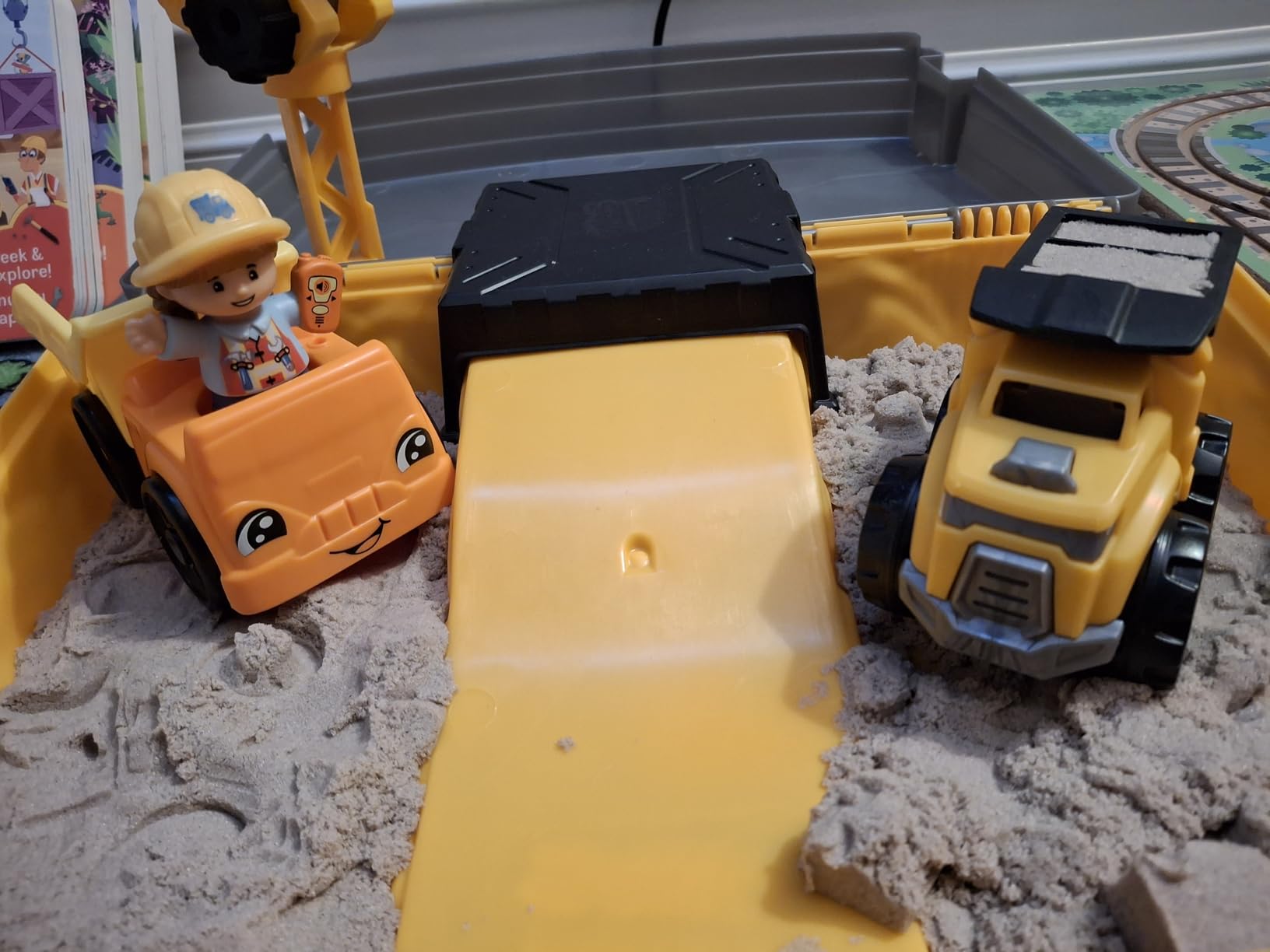 Kinetic Sand, Dig N' Demolish Playset with 1lb Play Sand & Toy Truck, Sensory Toys for Kids Ages 5 and up customer photo 1