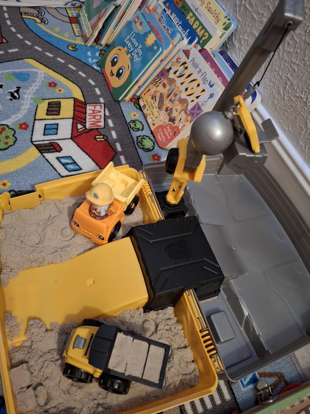 Kinetic Sand, Dig N' Demolish Playset with 1lb Play Sand & Toy Truck, Sensory Toys for Kids Ages 5 and up customer photo 2