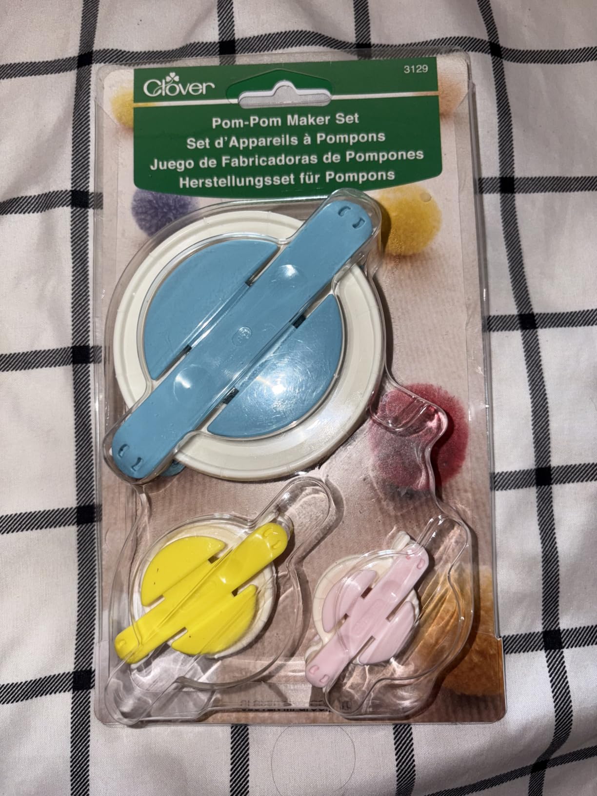 Clover Set Pom Maker, Multiple 4 Count, 8.63 x 5 x 1.38 customer photo 2