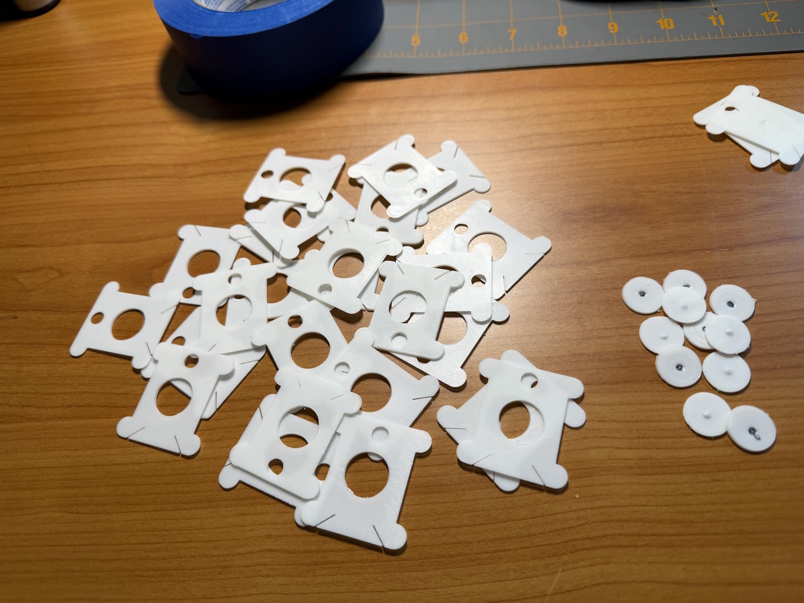 300 Pieces Plastic Floss Bobbins for Cross Cotton Thread Craft DIY Sewing Storage, Thread Organizer Holder, Embroidery Thread Cards Cross Stitch Bobbin, White customer photo 1