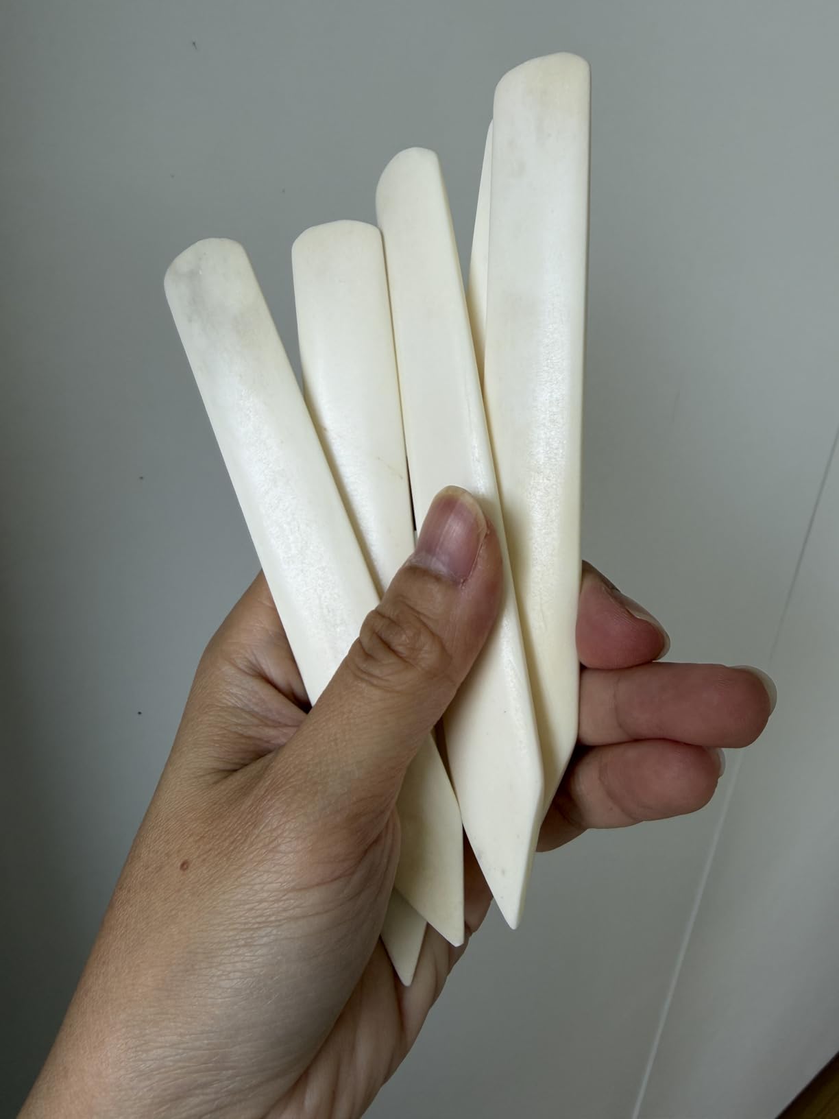 WUTA 100% Genuine Bone Folders Creaser Crafts Scoring Folding Creasing Origami Paper Creaser Crafting Tool for DIY Handmade Burnishing Bookbinding and Paper Crafts, 1 Pack customer photo 1