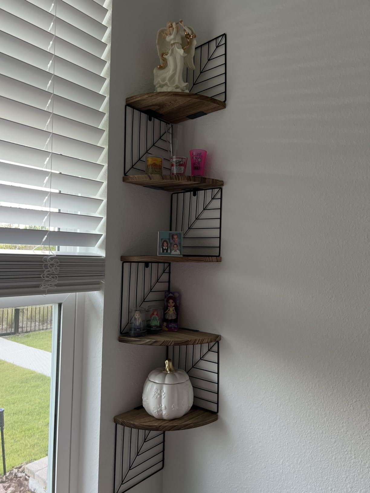 Love-KANKEI Corner Shelf Wall Mount of 5 Tier Rustic Wood Floating Shelves Wall Shelves for Bedroom Living Room Bathroom Kitchen Office and More Carbonized Black customer photo 2