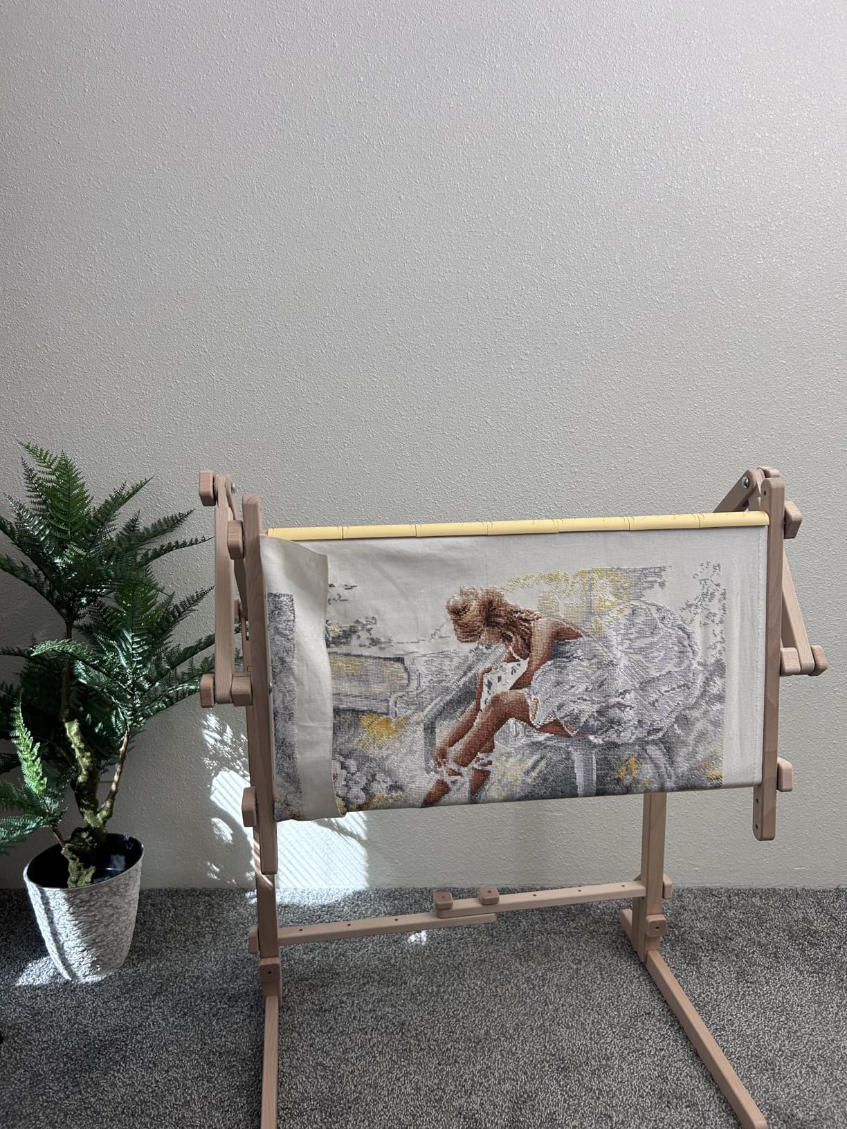 Needlework Floor-Standing Type Stand with Adjustable Frame Made of Organic Beech Wood Tapestry Cross Stitch Embroidery Frame Holder (15.7
