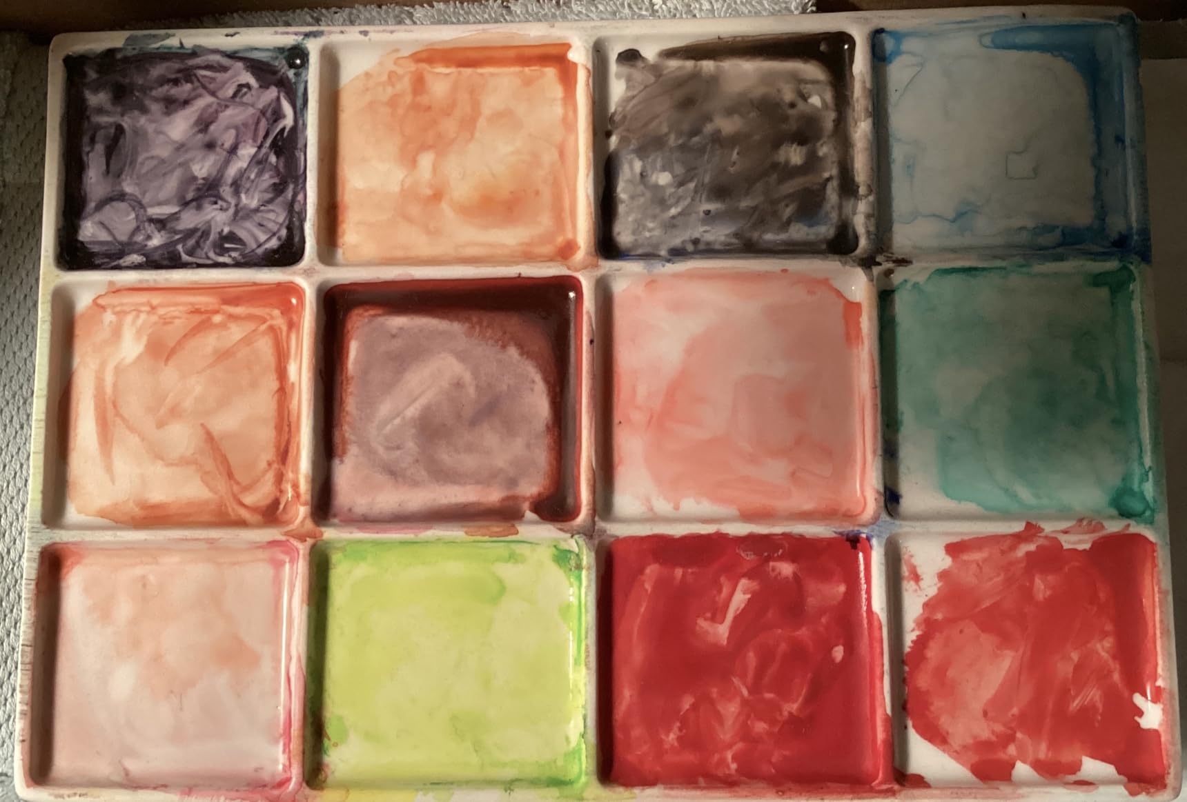 MEEDEN 18-Well Porcelain Artist Paint Palette, Mixing Art Ceramic Watercolor Paint Palette for Watercolor Gouache Acrylic Oil Painting, Rectangle 8 by 5-1/2-Inch customer photo 1