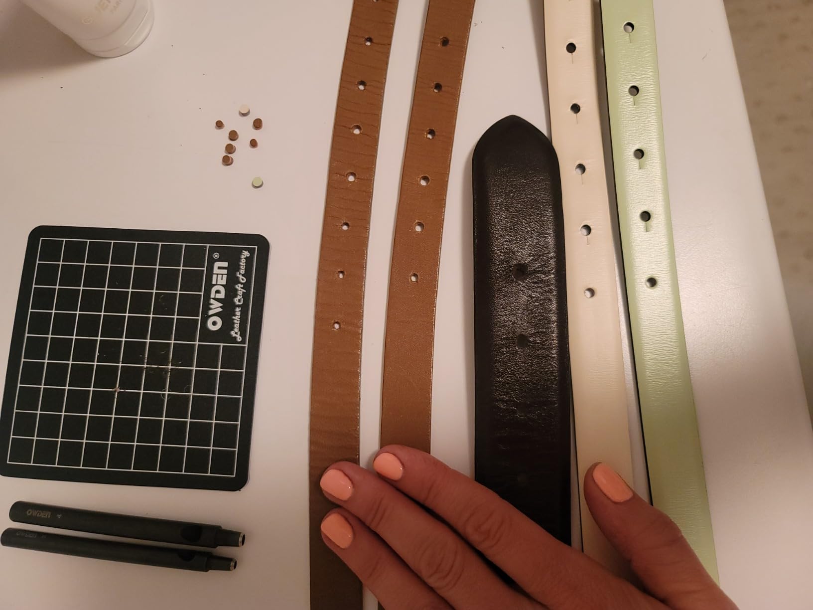 OWDEN Professional 6Pcs. Leather Hollow Punch Set. Size: 1.0-5.0mm for Belt, Watch Band and Strap Gasket. with a Free mini Cutting mat. customer photo 2