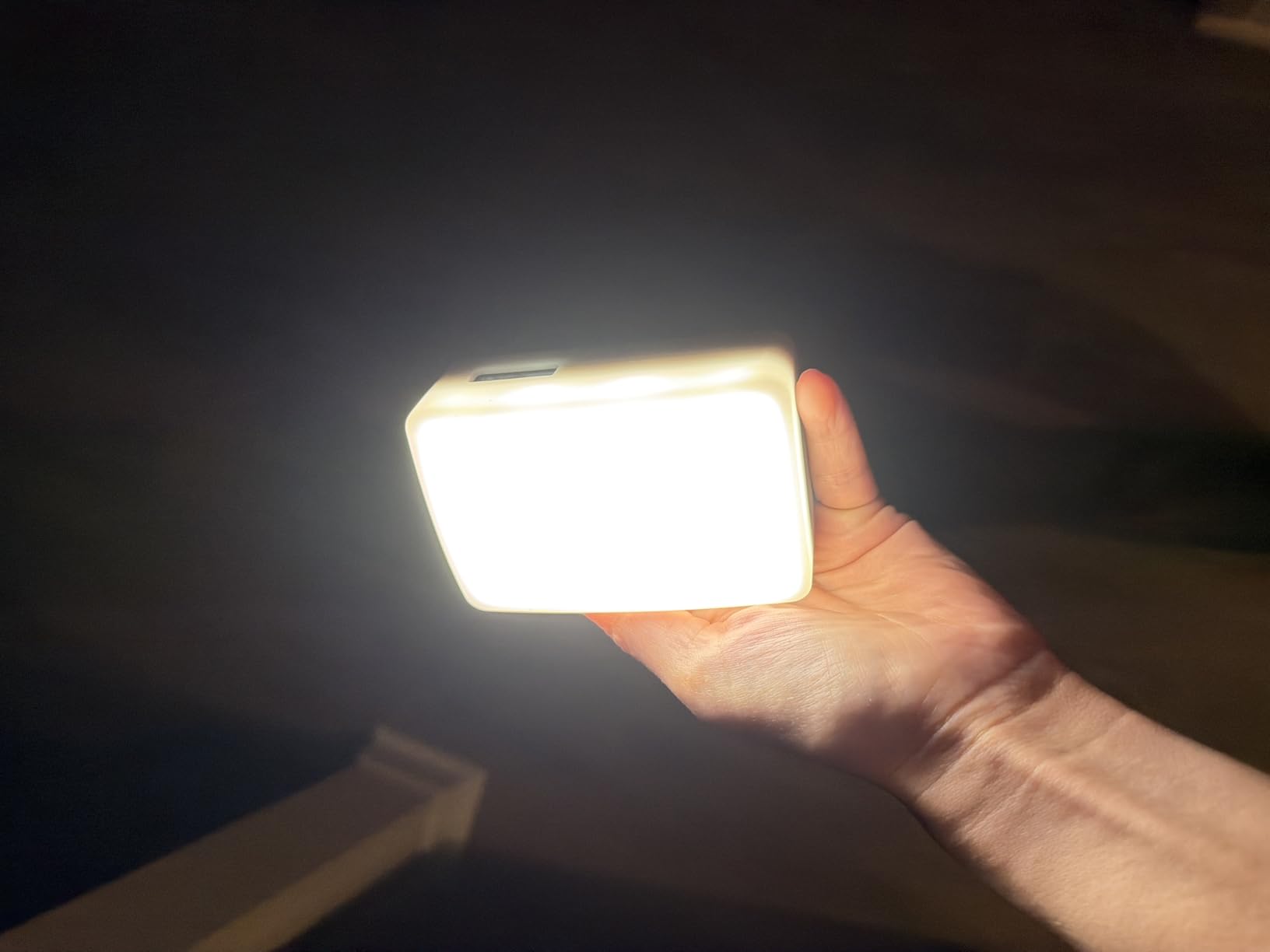 Aputure Amaran MC RGBWW Mini On Camera Video Light, 3200K-6500K, CRI/TLCI 96+, HSI Mode, Support Magnetic Attraction, App with USB-C PD and Wireless Charging customer photo 2