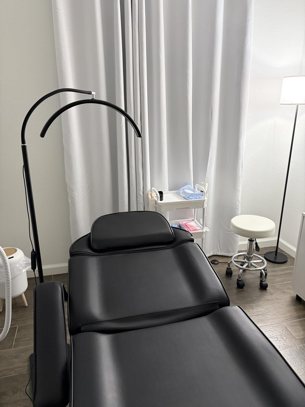 KKTONER PU Leather Round Rolling Stool with Foot Rest Swivel Height Adjustment Spa Drafting Salon Tattoo Work Office Massage Stools Task Chair Small (Black) customer photo 1