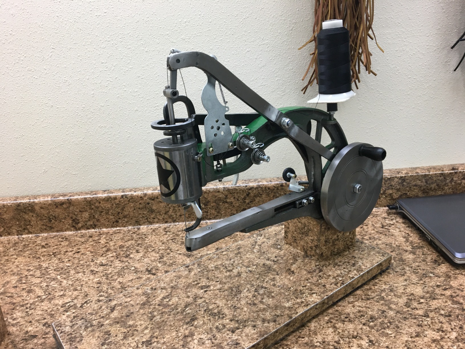 The New Cobbler Machine 10-Bearings, Shoe Repair Hand Leather Sewing Machine customer photo 1