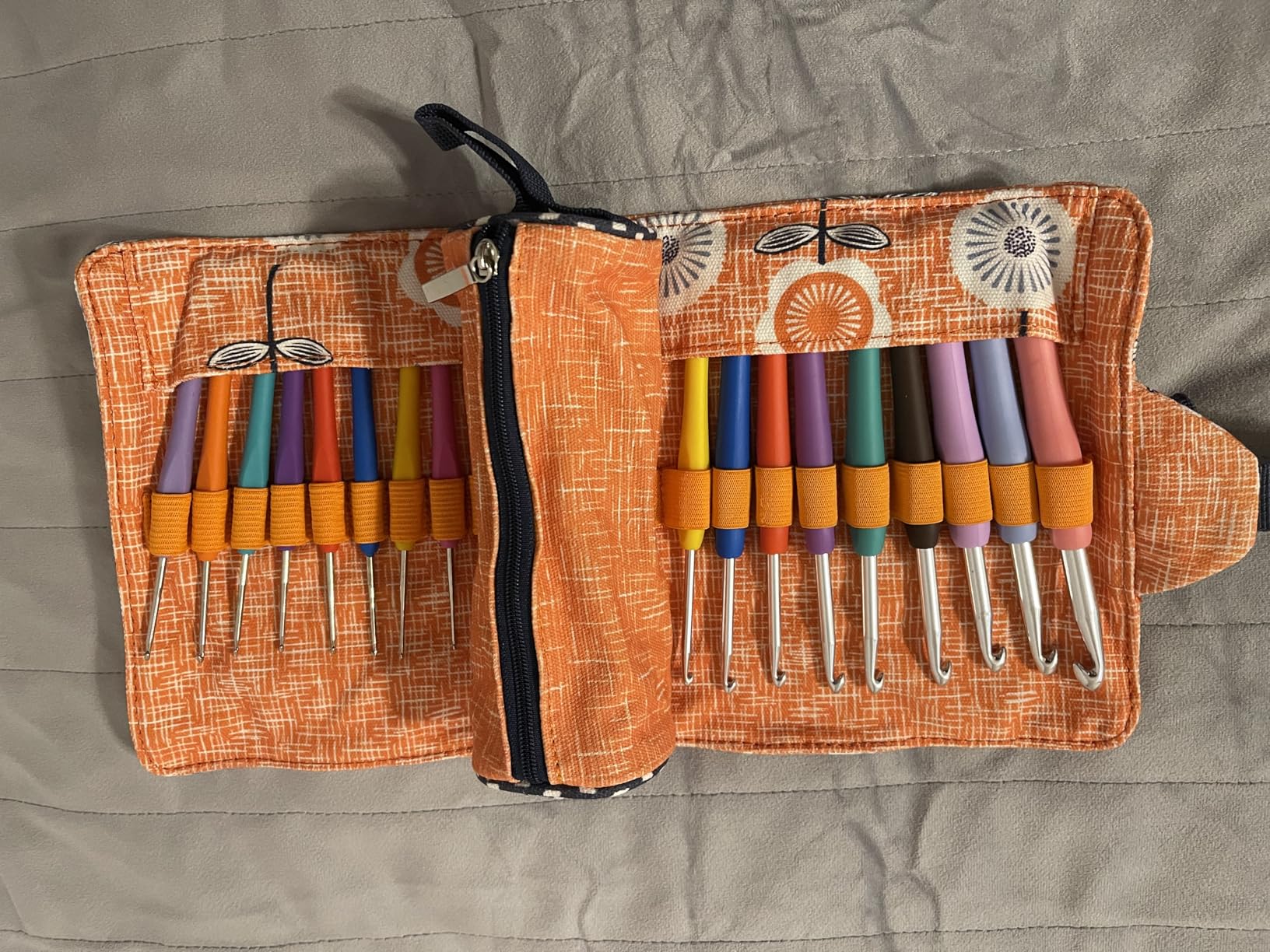 Vodiye 14 Sizes Crochet Hooks Set 2.0-10.0mm, Colorful Metal Crochet Needles, Ergonomic for Comfortable Crocheting customer photo 2