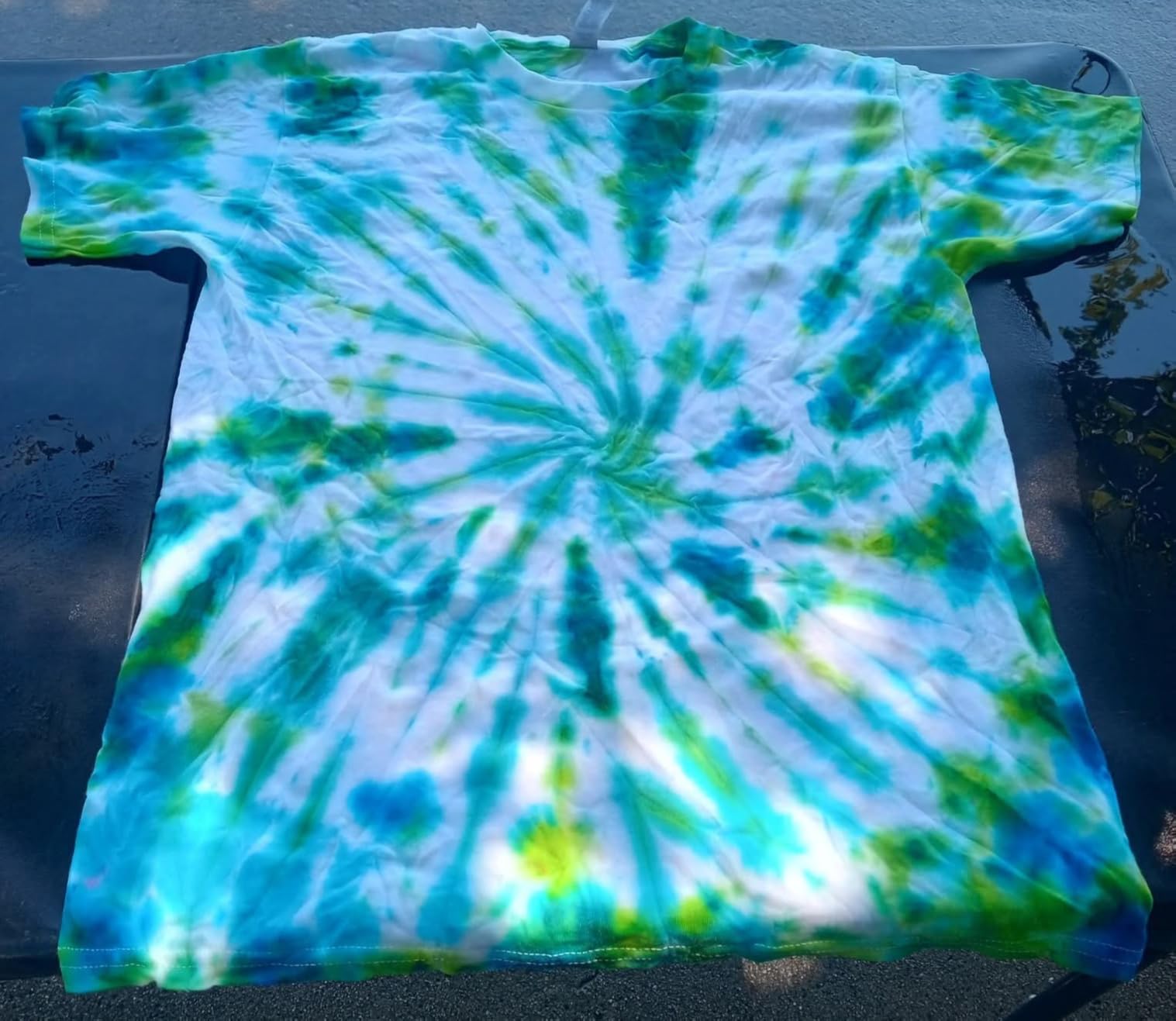 Tulip One-Step Tie-Dye Kit Carnival, Fun Party Activity, Birthday Gift, Fashion Art, Permanent & Vibrant Clothing Dye, Precision Tips, Easy Clean-up, 8 Fun Techniques Included, 12 Rainbow Colors customer photo 2