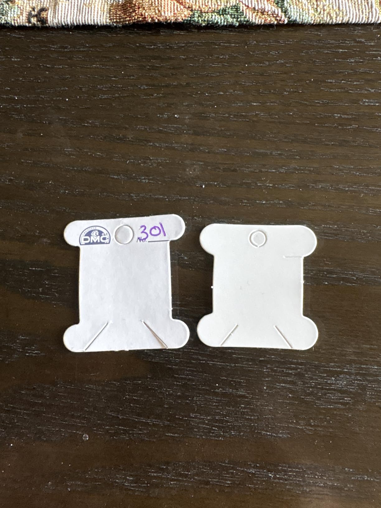 DYNWAVE 200 Pieces Embroidery Floss Bobbins, Cardboard Floss Bobbins for Stitch Embroidery DIY Sewing Storage String Organizer, White customer photo 2