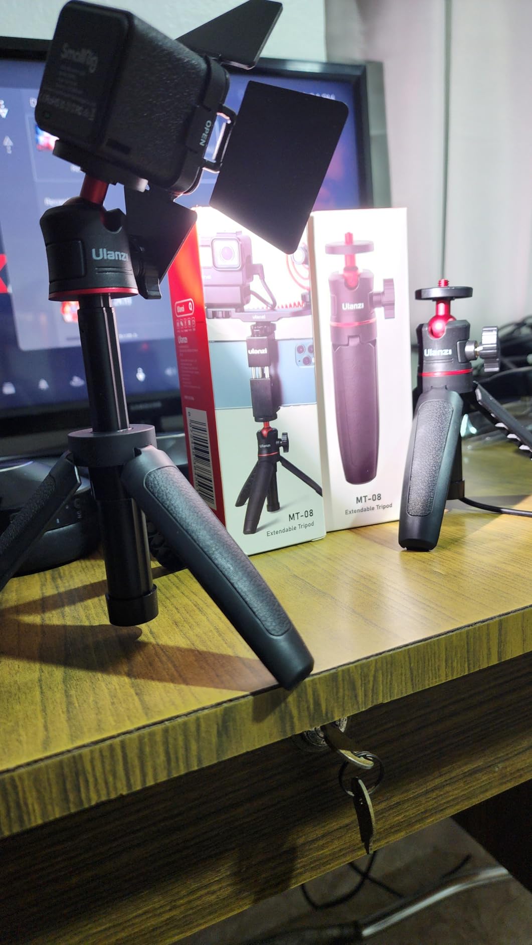 MT-08 Black Mini Tripod for Camera, 1/4