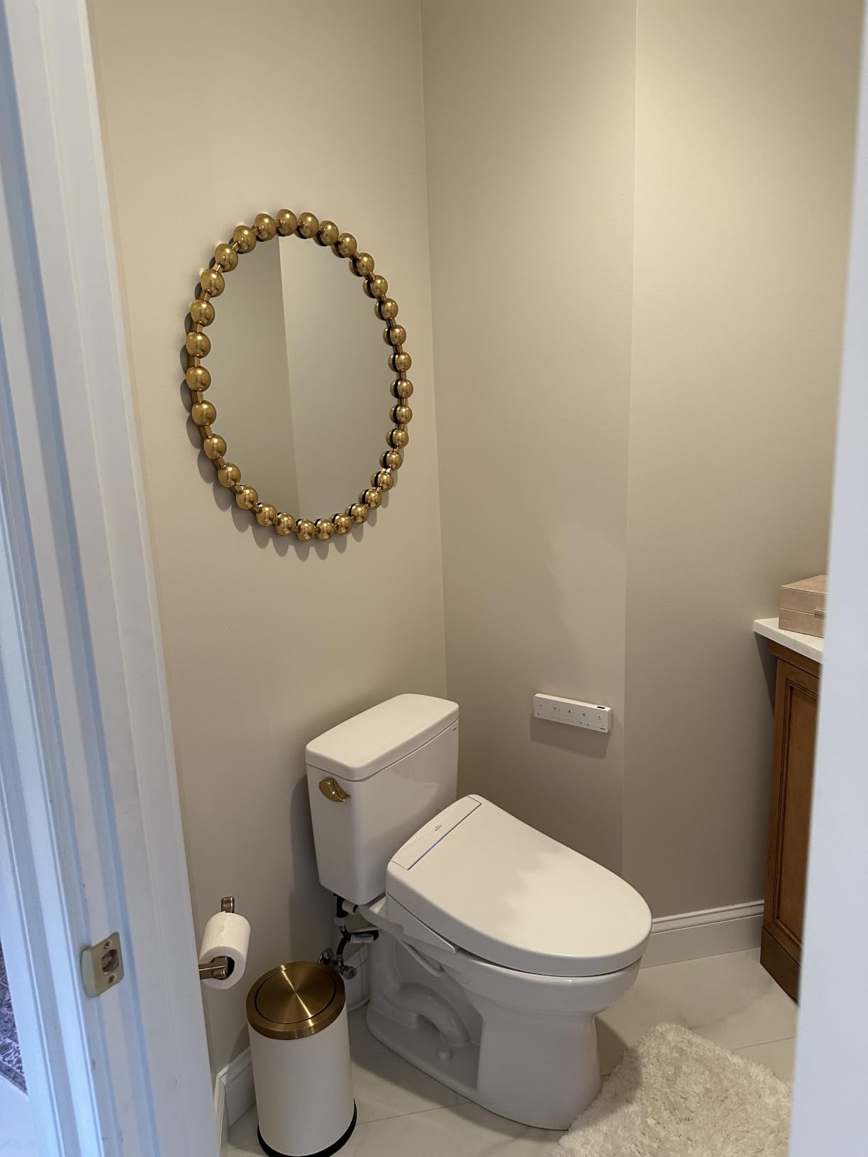 Madison Park 27 inch Gold Round Mirror, Round Mirrors for Wall Decor, Metal Frame Circle Mirrors for Bathroom, Living Room, Circle Wall Metal Art Mirror customer photo 1