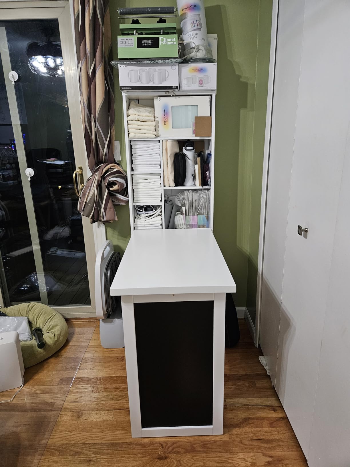 HOMCOM Foldable Convertible Writing Table, Wall Mounted Space-Saving Computer Desk with Chalkboard and Storage Shelves for Small Spaces, White customer photo 2