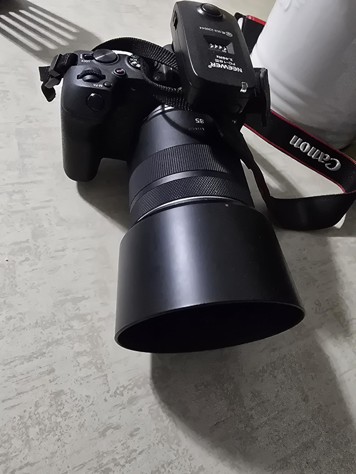 JJC ET-88B Lens Hood Shade for Canon RF 600mm f/11 is STM & RF 135mm f/1.8 L is USM Lens, Replaces Canon ET-88B Hood, Reversible and Supports 82mm Filter & Cap customer photo 1