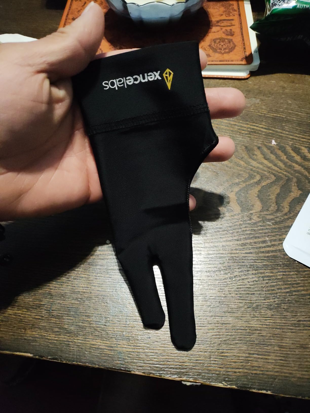 XENCELABS Drawing Glove, Breathable Artist Glove for Drawing Tablet, Two Fingers for Left Right Hand Black Size M customer photo 1