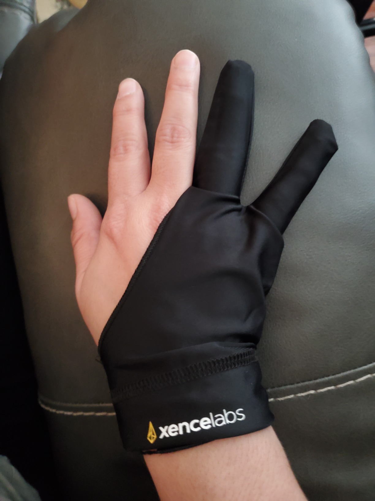 XENCELABS Drawing Glove, Breathable Artist Glove for Drawing Tablet, Two Fingers for Left Right Hand Black Size M customer photo 2