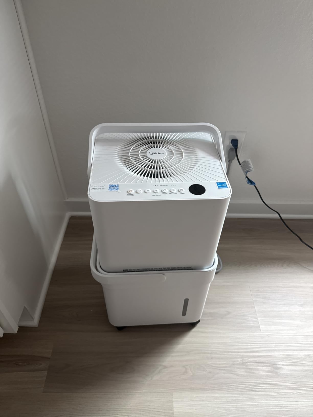 Midea Cube 20 Pint Dehumidifier for Basement, Up to 1,500 Sq. Ft. with Drain Hose, ENERGY STAR Certificated, Smart Control, Compatible with Alexa, White customer photo 2