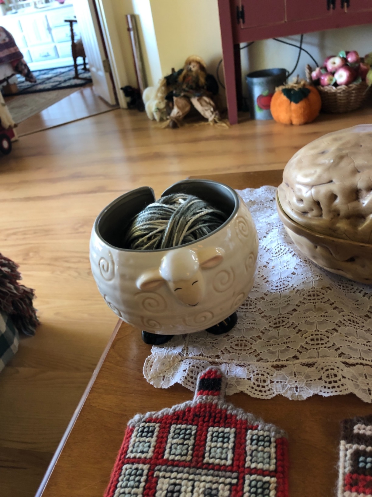 Weabetfu Sheep Ceramic Yarn Bowl Knitting Yarn Bowl Handmade Craft Knitting Bowls Crocheting and Knitting Supplies Organizer,Perfect for Mother's Day and Christmas Gift customer photo 1