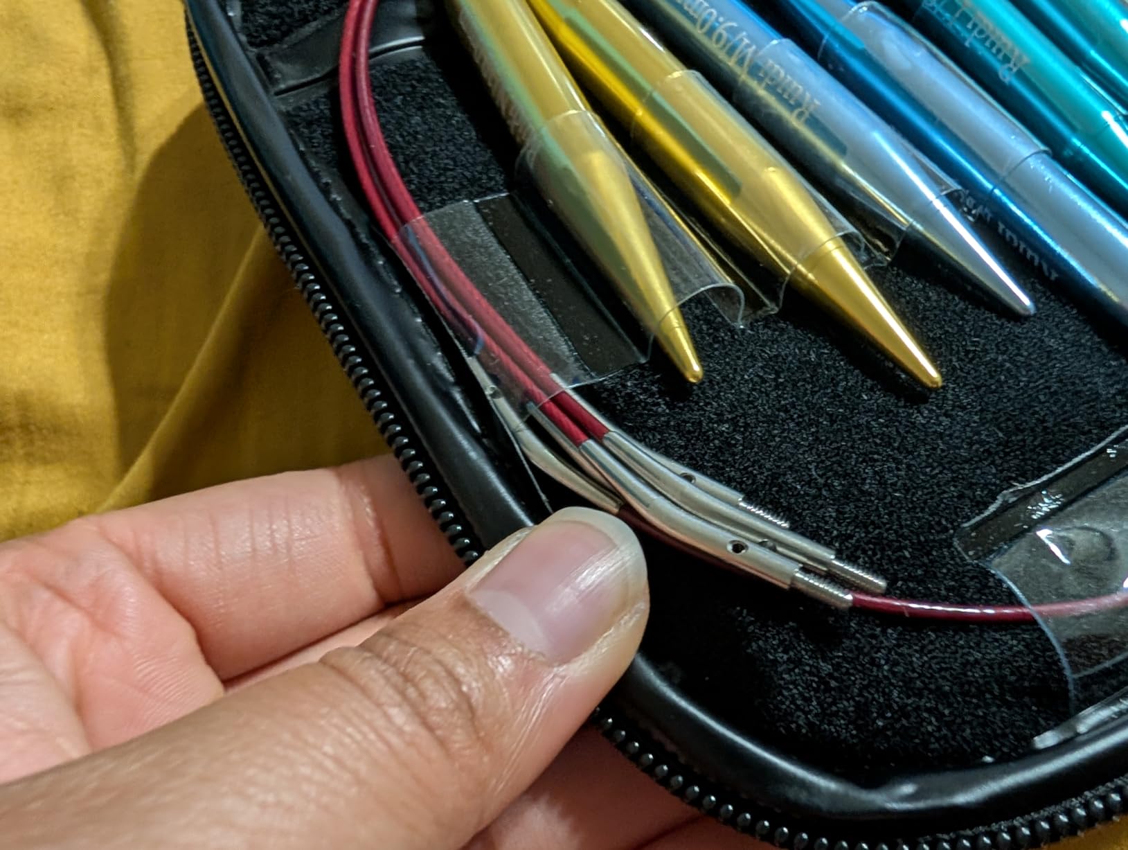 Ruidi Interchangeable Aluminum Circular Knitting Needles Set - 13 Pairs of 4 Inch Needles with 4 Cables, Needle Holders and Leather Bag customer photo 1