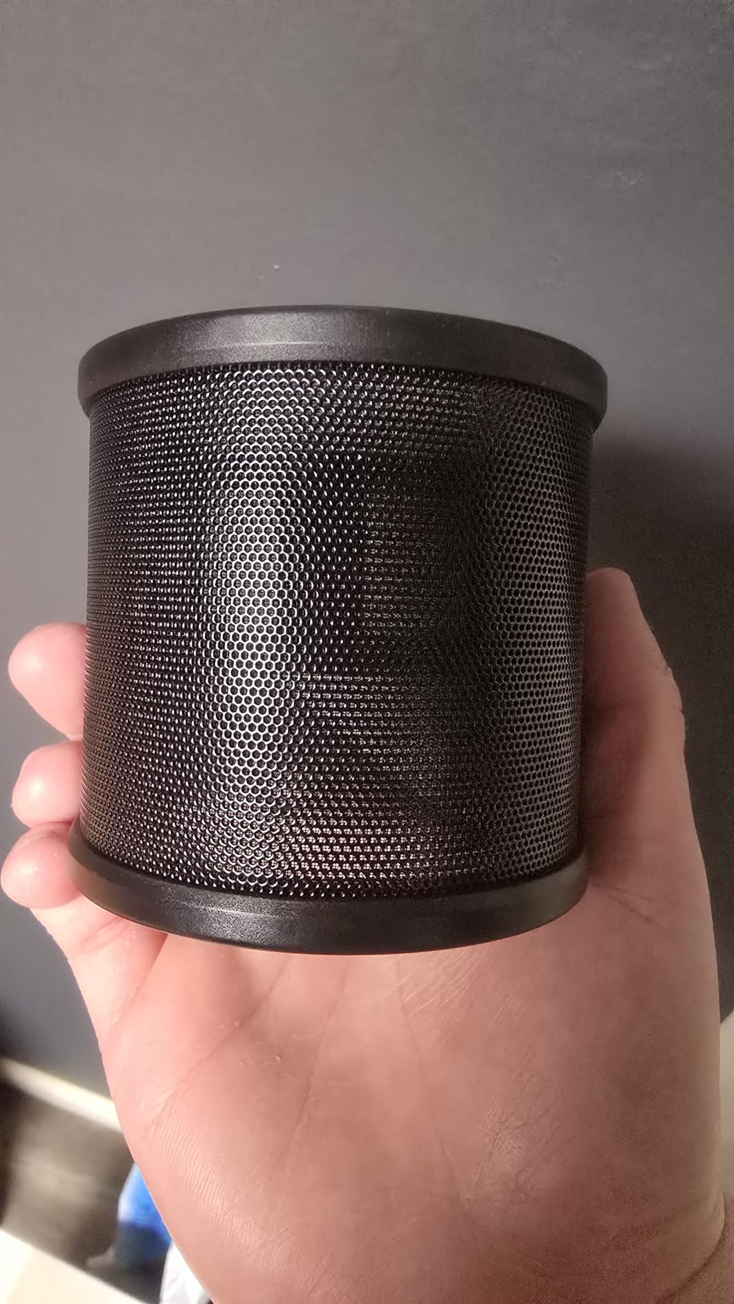 FIFINE Pop Filter Screen, Compact Microphone Pop Shield Windscreen with Metal Mesh for Recording Studio, YouTube Videos, Streaming, Podcast customer photo 1