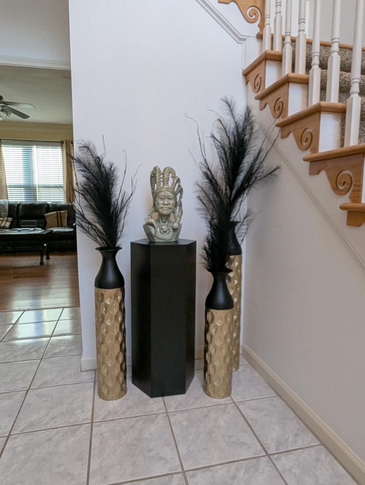 Displays2go 6-Sided Retail Pedestal Stand, Laminate, 36-inch Tall - Black (SMHEXPD36BLK) customer photo 2