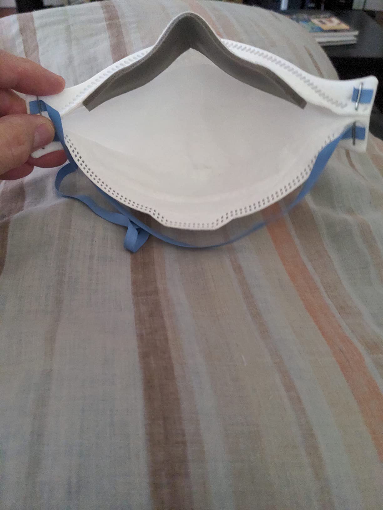3M Aura Particulate N95 Respirator 9205+, Flat Fold Lightweight Design, Non-Valved, 20 Count (Pack of 1) customer photo 1