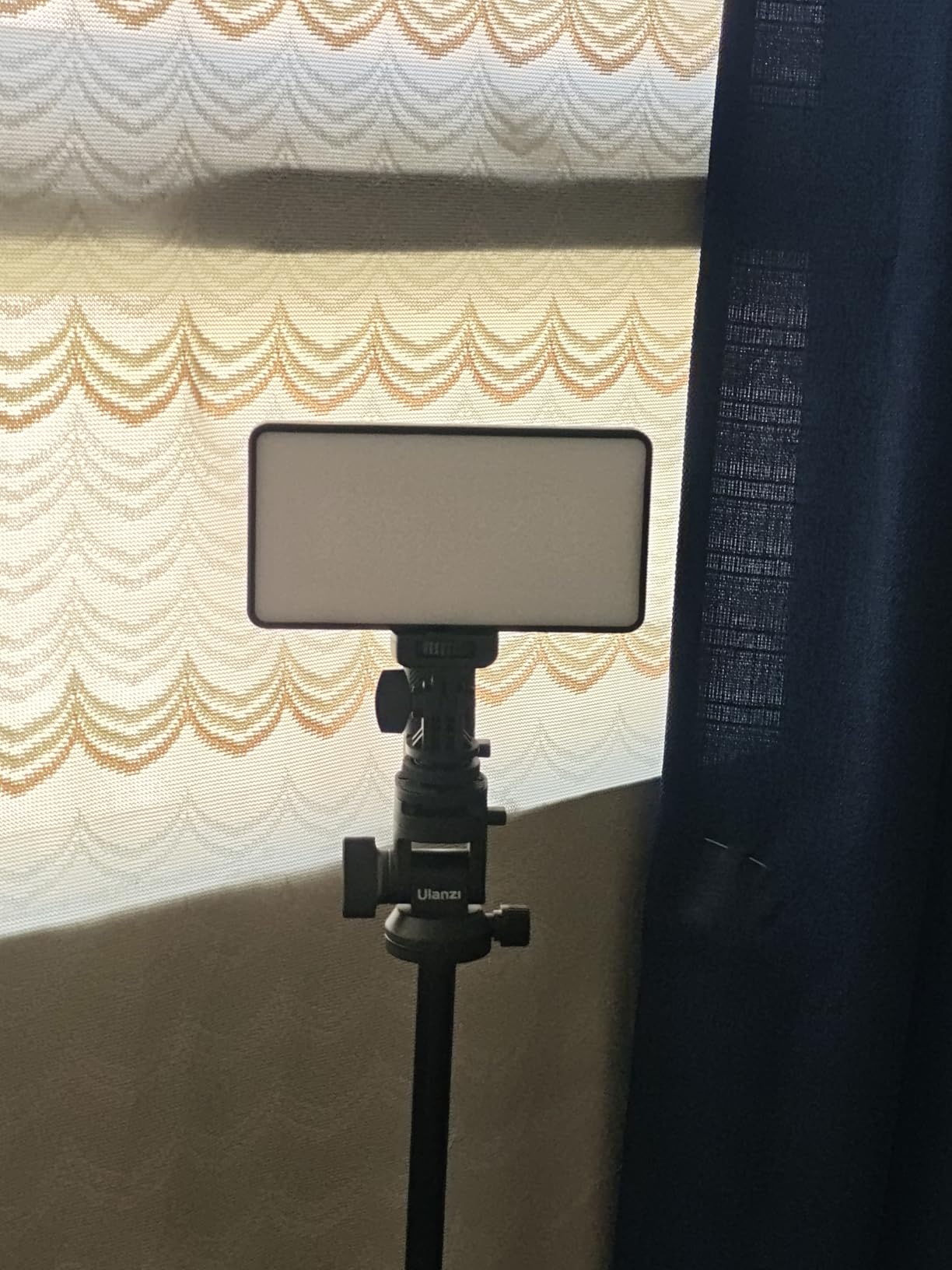 ULANZI VL200 Bi-Color LED Video Light, On-Camera Video Light, Type-C Rechargeable 5000mAh Mini Camera Light, 2500-9000K Ultra Bright Photo and Video Lighting customer photo 1