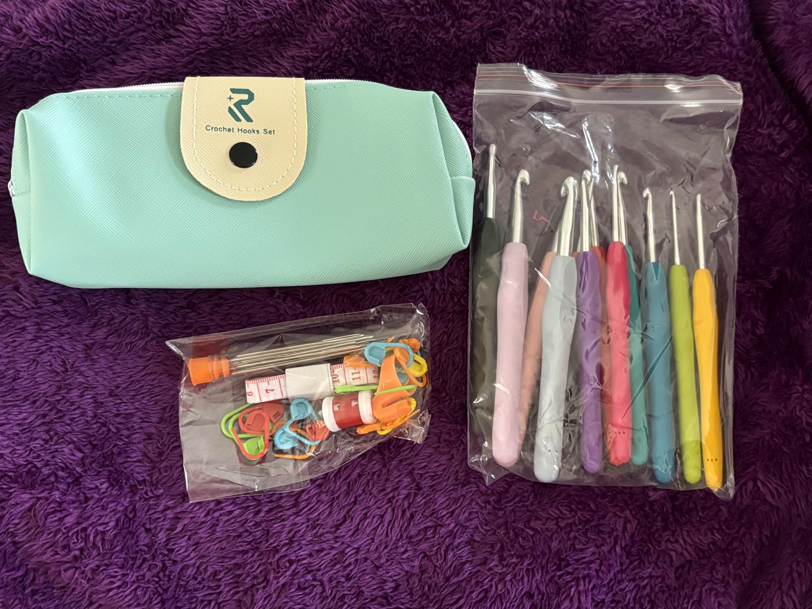 RealPlus Crochet Hooks, 12 Sizes Crochet Hook Set, Crochet Kit for Beginners, Knitting Needles with Ergonomic Handles for Arthritic Hands, Christmas Gifts for Women, Crochet Needles with Blue Case customer photo 1