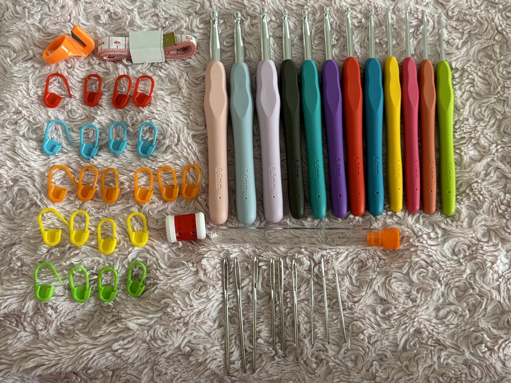 RealPlus Crochet Hooks, 12 Sizes Crochet Hook Set, Crochet Kit for Beginners, Knitting Needles with Ergonomic Handles for Arthritic Hands, Christmas Gifts for Women, Crochet Needles with Blue Case customer photo 2