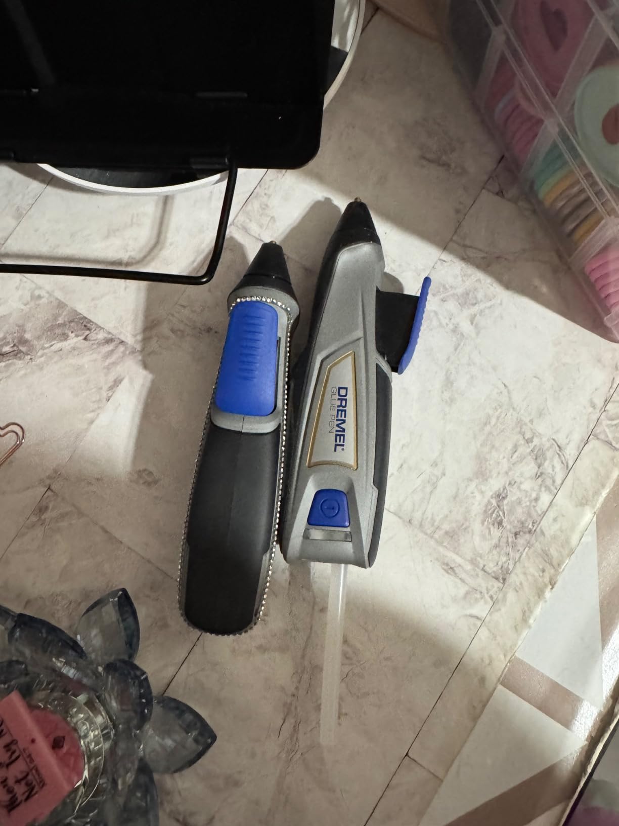 Dremel HSGP-01 4V Cordless USB Rechargeable Hot Glue Pen Glue Gun, Fast Preheating and Precision Drizzle Tip - Includes 4 Glue Sticks, USB Cable and Power Adapter customer photo 1