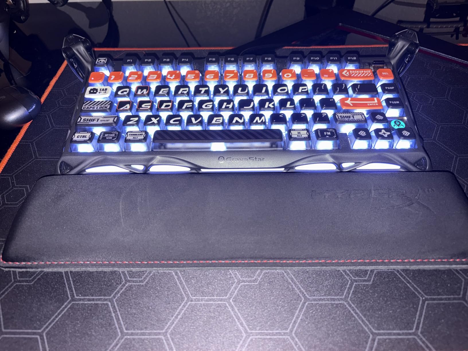 HyperX Wrist Rest - Compact - Cooling Gel - Memory Foam - Anti-Slip, Black customer photo 1