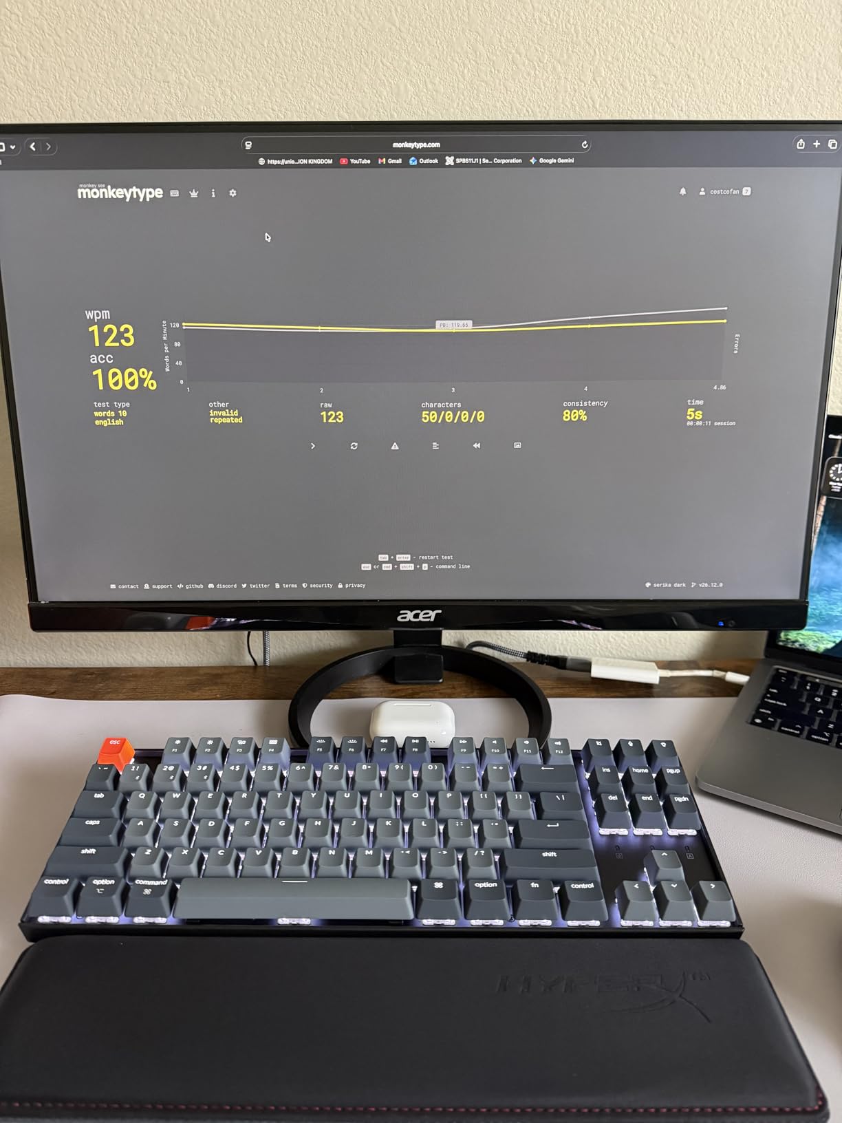 HyperX Wrist Rest - Compact - Cooling Gel - Memory Foam - Anti-Slip, Black customer photo 2