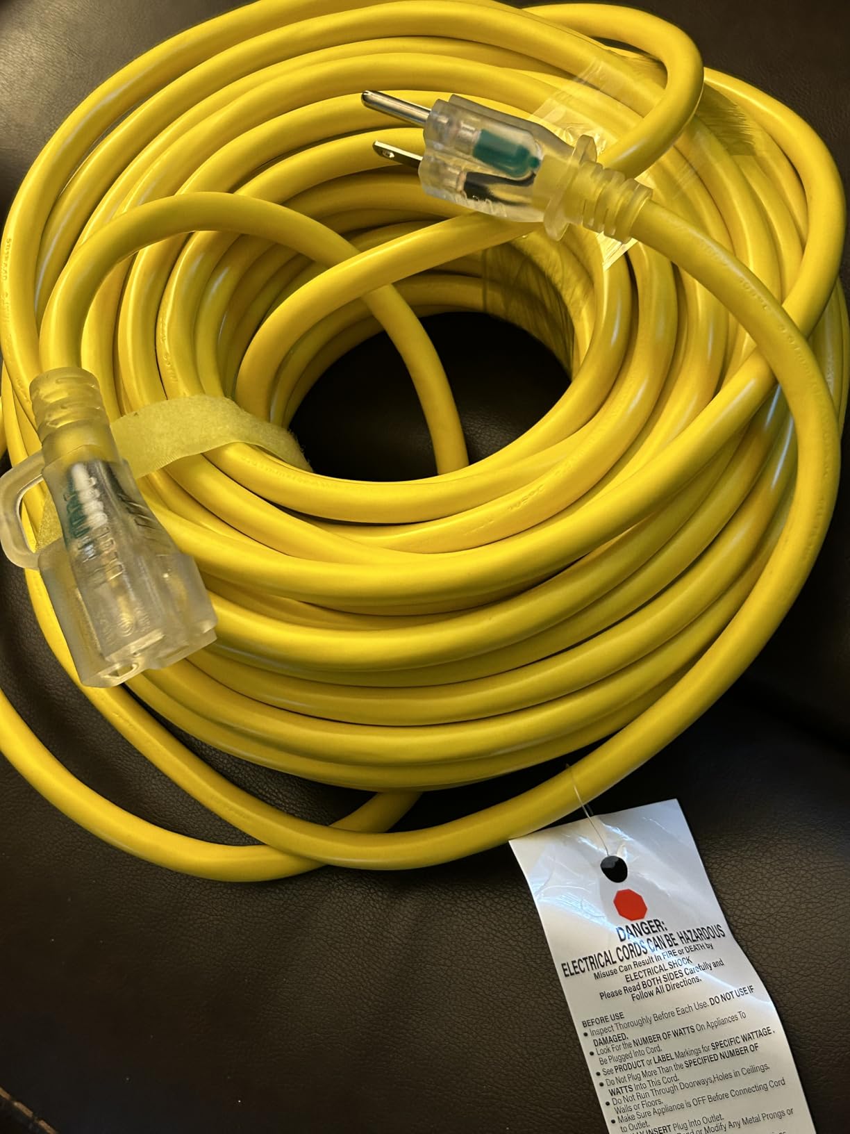 HUANCHAIN 12/3 Gauge Heavy Duty Outdoor Extension Cord 100 ft Waterproof with Lighted end, Flexible Cold-Resistant 3 Prong Electric Cord, 15Amp 1875W 12AWG SJTW, Yellow, ETL customer photo 2