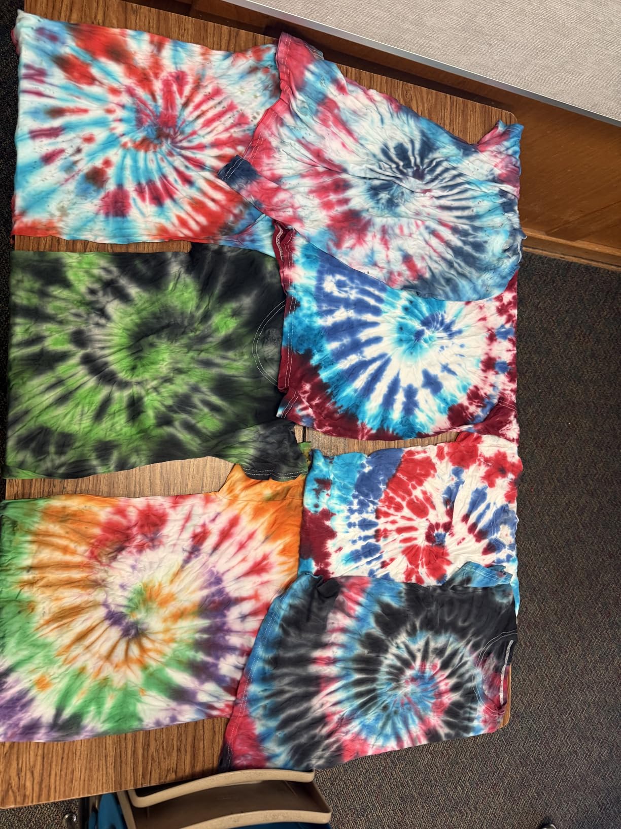 HTVRONT Tie Dye Kit - 32 Vibrant Colors Pre-Filled Bottles Tyedyedye Kit, Permanent Non-Toxic for Large Groups Kids Adults,Tye Fabric Textile Handmade Party(Just Add Water) customer photo 1