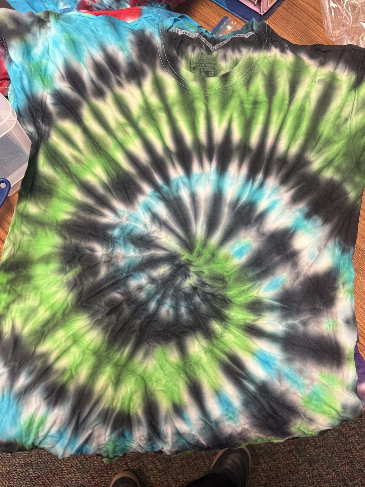 HTVRONT Tie Dye Kit - 32 Vibrant Colors Pre-Filled Bottles Tyedyedye Kit, Permanent Non-Toxic for Large Groups Kids Adults,Tye Fabric Textile Handmade Party(Just Add Water) customer photo 2