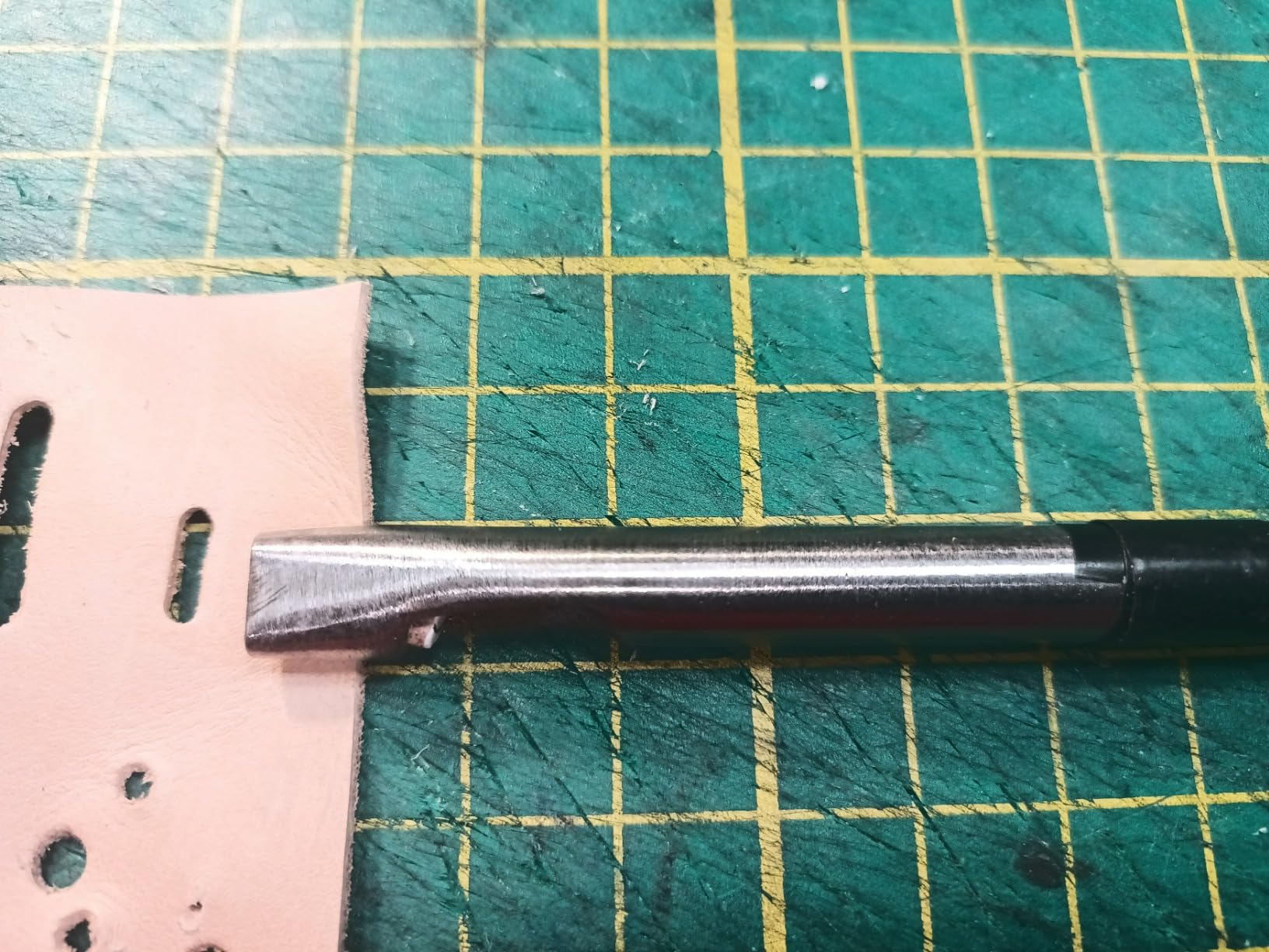8 Size Oval Hole Punch for Leather 2mm-5mm, Boyistar Leather Craft Punch Tools Set Hollow Punching Oval Belt Hole Cutter Tool for Watch Band, Belt, with Storage Box customer photo 2