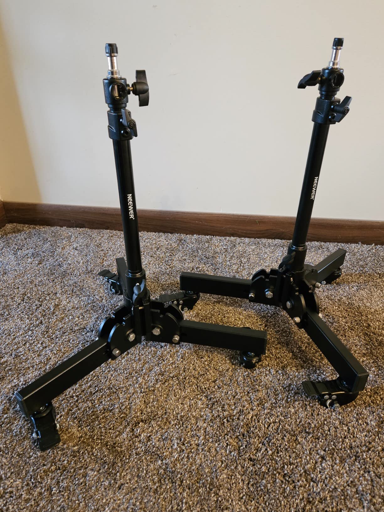 NEEWER Heavy Duty Light Stand with Casters, 2.4ft Max Height Foldable Tripod Stand for Low-Angle/Tabletop Shooting, Photography Light Stand for Softbox, Monolight and Other Photographic Equipment customer photo 1