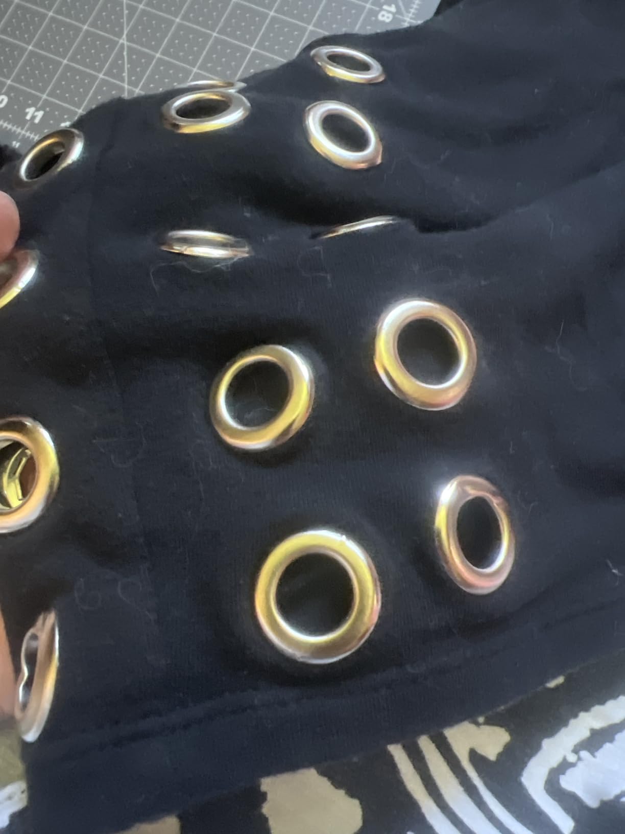 150Pcs 1/2 Inch Grommet Tool Kit, Grommet Kit, Eyelet Kit with Leather Hole Punch Pliers, 150 Metal Eyelets and Grommets in Gold and Silver for Leather, Shoes, Fabric, Belt customer photo 1