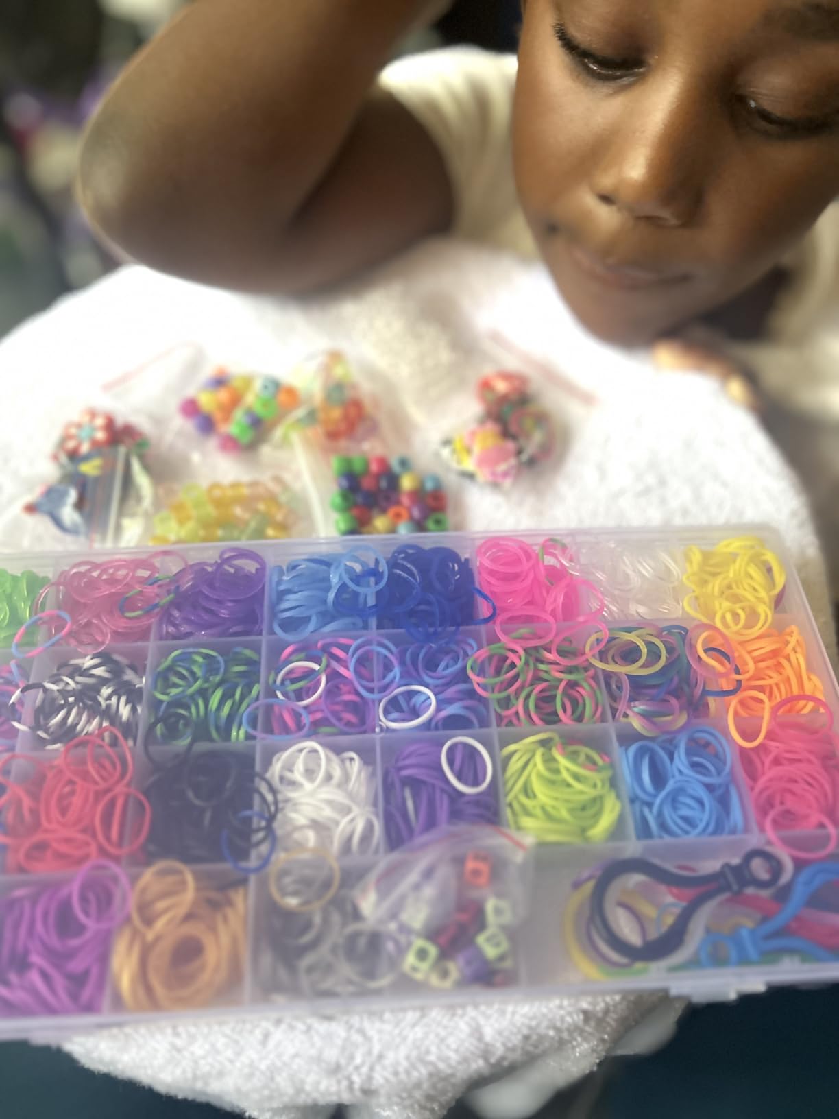 3000+ Rubber Band Bracelet Kit, Colorful Loom Bracelet Making Kit with Storage Box, DIY Art Craft Set with Charms Beads for Beginners Birthday Party Christmas Gift customer photo 1